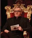  ??  ?? Greg Davies hosts "Taskmaster" on The CW.