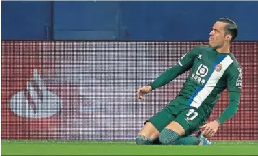  ??  ?? Raúl de Tomás anotó el segundo gol el domingo en el Estadio de la Cerámica a pase de Jonathan Calleri.