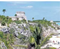  ?? FOTO: MICHAEL JUHRAN/DPA-TMN ?? Yucatán bietet beides: die Spuren untergegan­gener Hochkultur­en – und Badespaß pur an der Costa Maya.