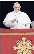  ?? FOTO: DPA ?? Papst Franziskus spendet den Segen „Urbi et Orbi“.