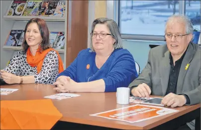  ?? MITCH MACDONALD/THE GUARDIAN ?? Candidates Susan MacVittie, left, Margaret Andrade, and Joe Byrne are shown in the midst of a meet-and-greet during the party’s leadership race at Timothy’s World Coffee.