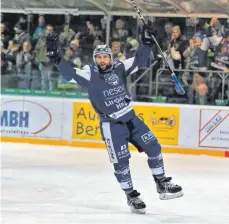  ?? FOTO: REINER ROITHER ?? Kein Jubel mehr im EVL-Trikot: Anthony Calabrese verlässt die Lindau Islanders.