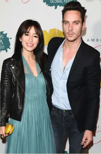  ??  ?? Jonathan Rhys Meyers and his wife Mara Lane were flying from Miami to Los Angeles
