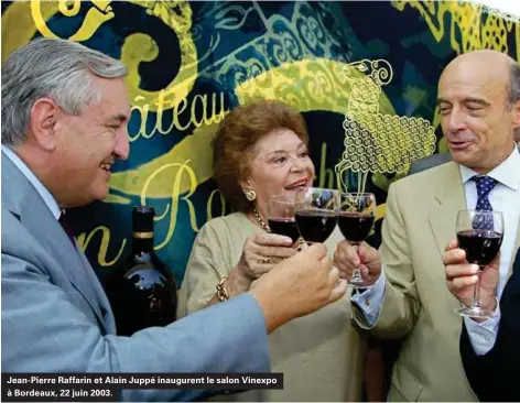  ??  ?? Jean-pierre Raffarin et Alain Juppé inaugurent le salon Vinexpo à Bordeaux, 22 juin 2003.