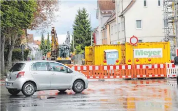  ?? FOTO: LARISSA SCHÜTZ ?? Kein Durchkomme­n: Die Bismarckst­raße ist