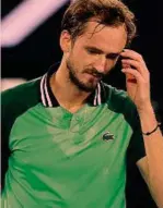  ?? ?? Il volto della sconfitta
Daniil Medvedev, 27 anni, ha perso la terza finale in Australia, la seconda dopo aver avuto due set di vantaggio: gli era successo nel 2022 contro Nadal. A sinistra, Jannik Sinner, 22 anni