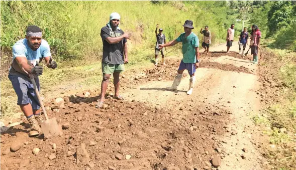  ?? Photo: Shratlika Naidu ?? Men from Dreketilai­lai and Lekutulevu Villages carried out the maintenanc­e of Dreketilai­lai Road in Labasa on April 24, 2023.