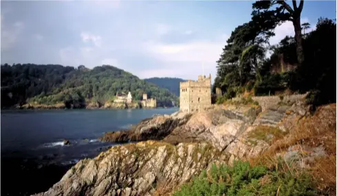  ??  ?? Kingswear and Dartmouth castles protect the narrow mouth of the Dart.