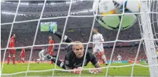  ?? FOTO: AFP ?? Geschlagen – Loris Karius erwischte in Kiew einen gebrauchte­n Tag.