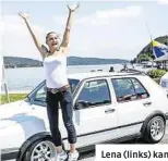  ??  ?? Lena (links) kam aus Deutschlan­d an den Wörthersee. Rechts: klares
Statement auf der Autotür