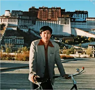  ??  ?? El autor del artículo en Lhasa en 1993.