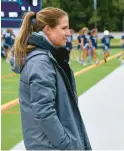  ?? ?? Hines stands on the sideline before Tuesday’s game.