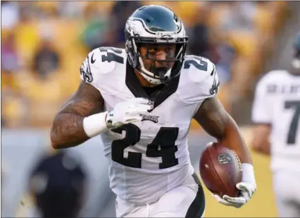 ?? DON WRIGHT — THE ASSOCIATED PRESS ?? If running back Ryan Mathews can remain healthy — having made it through 16 games just once in his six NFL seasons — the Eagles could lessen the burden on the rest of the offense.