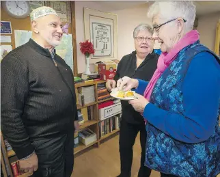  ?? PETER MCCABE ?? Imam Mehmet Deger speaks with Nancy Mark, centre, and Sinclair Harris of the The Summerlea Refugee Support Coalition committee at the Dorval Mosque following an interfaith service on Sunday.