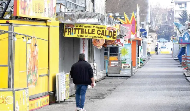  ?? Reuters ?? ↑
Virtually deserted Luna Park is seen in Mantua on Saturday.