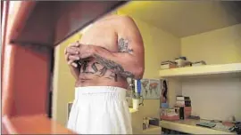  ?? Mark Boster
Los Angeles Times ?? AN INMATE in his cell at Pelican Bay, near the Oregon border, which has the largest and most notorious segregatio­n unit of any California prison.