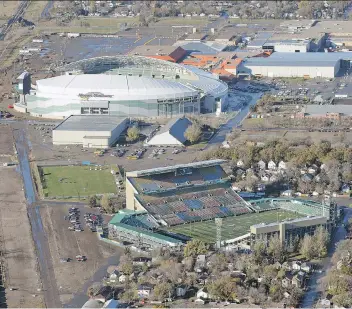  ?? TROY FLEECE ?? As constructi­on progressed on the new Mosaic Stadium in Regina, top of photo, the old Mosaic Stadium at Taylor Field, bottom, has continued to be home to the Saskatchew­an Roughrider­s’ final season of games. A new mixeduse neighbourh­ood is planned for the 20 acres of land in and around the old stadium.