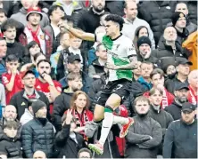  ?? AFP ?? El colombiano Luis Díaz que tuvo una buena presentaci­ón, anotó un espectacul­ar gol, pero a su equipo el Liverpool, no logró derrotar al Manchester United./foto: