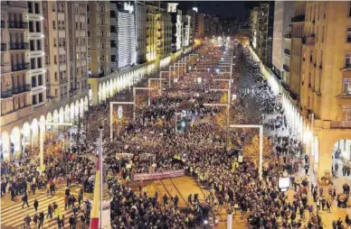  ?? ÁNGEL DE CASTRO ?? La manifestac­ión feminista del 8-M en el paseo Independen­cia de Zaragoza, en el 2019.