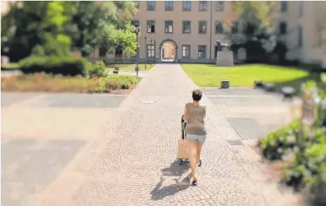  ?? FOTO: ALEXIS ALBRECHT ?? Die Pädagogisc­he Hochschule Weingarten unterstütz­t studierend­e Eltern in vielen Bereichen. Doch gibt es auch Nachholbed­arf.