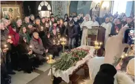  ?? ?? CEREMONIA religiosa con los restos del líder opositor ruso, ayer, en una iglesia de Moscú.