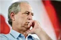  ?? Fabio Teixeira/folhapress ?? O candidato Ciro Gomes esteve ontem no Rio, onde também fez críticas ao concorrent­e Jair Bolsonaro