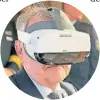  ?? FOTO: CSH ?? Herbert Reul beim Testen der Vr-brille.