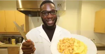  ?? VINCE TALOTTA/TORONTO STAR ?? Terence Boateng offers up a helping of “nutrition’s heroes,” a plate of protein and functional carbs.