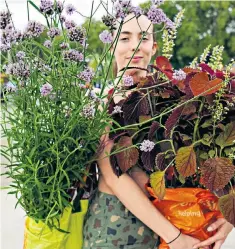  ?? ?? Last-day bargains at Chelsea Flower Show, which normally takes place in May