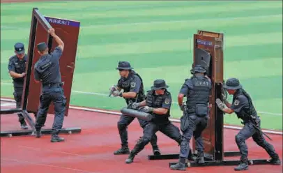  ?? LI DONG / FOR CHINA DAILY ?? Members of the Chengdu police department’s special forces participat­e in a door-breaking drill during an annual exercise at a training base in Chengdu, Sichuan province, on Wednesday. Nearly 700 police officers took part to test their skills in different scenarios.