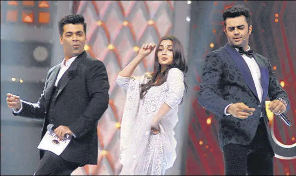  ??  ?? Karan Johar (L), Alia Bhatt (C) and Manish Paul at theumang Mumbai Police Show 2018 in Mumbai