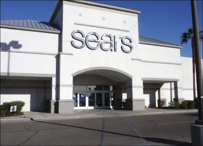  ?? PHOTO TOM BODUS ?? With Monday’s announced Chapter 11 bankruptcy of Sears Holdings, operator of Sears and Kmart retail stores, also came word that the Sears store at Imperial Valley Mall (shown here) will close by year’s end. The Sears store in Yuma is also on the chopping block.