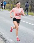  ?? FOTO: RENZ ?? Über zehn Kilometer als Erste im Ziel: Sabrina Mockenhaup­t.