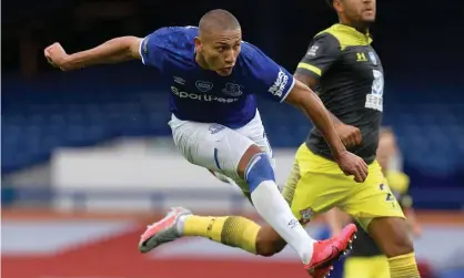  ??  ?? Richarliso­n scores for Everton to earn a point against a Southampto­n side who were superior in every department at Goodison Park. Photograph: Tony McArdle/Everton FC/Getty Images