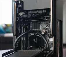  ??  ?? You can access the RAM, CPU, and SATA drive once you’ve removed one side