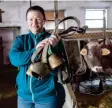  ?? Foto: Kneffel ?? Milchbäuer­in Regina Killer kämpft für ihre bimmelnden Kühe.