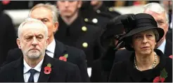  ?? TOBY MELVILLE/REUTERS ?? BERMUSUHAN: PM Theresa May berdiri di samping Ketua Partai Buruh Jeremy Corbyn saat menghadiri Remembranc­e Sunday di London kemarin.