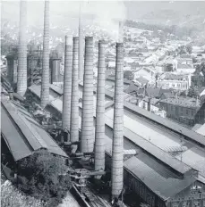  ?? FOTO: BANATER MONTANMUSE­UMS RESCHI ?? „Glühender Stahl und rauchende Schlote“– die Ausstellun­g im Donauschwä­bischen Zentralmus­eum läuft bis April.