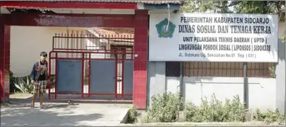  ?? BOY SLAMET/JAWA POS ?? HARUS PINDAH: Gedung eks SMAN 2 Sidoarjo di Jalan Sidokare Gang Sekolahan ini rencananya beralih fungsi menjadi kampus Akomsi.