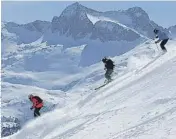  ??  ?? Las estaciones de esquí alpino y nórdico del Pirineo de Lleida ofrecen nieve de gran calidad y actividade­s para toda la familia.