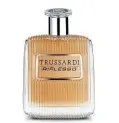  ??  ?? Riflesso, il nuovo profumo. Trussardi vuole realizzare il 60 per cento del fatturato con gli accessori.