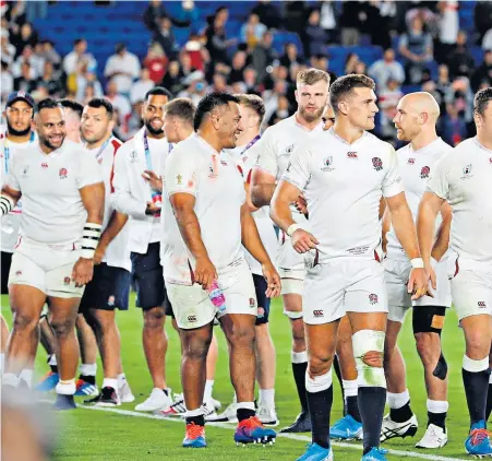  ??  ?? All for one: England do a lap of honour after their semi-final victory over New Zealand