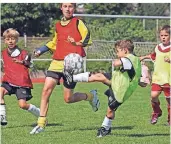  ?? MATZERATH RP-ARCHIV: ?? Auf dem Sportplatz am Bandsbusch kann wieder gekickt werden.