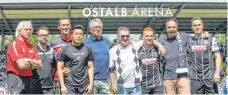  ?? FOTO: THOMAS SIEDLER ?? Abschied vom VfR (v. l): Peter Vollmann, Jan Kilian, Timo Reus, Junya Suzuki, Hermann Olschewski, Roland Vogt, Sebastian Vasiliadis, Jörg Mangold, Robert Müller.