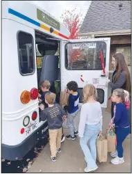  ?? (Courtesy Photos) ?? Primrose School of Rogers at Pinnacle Hills donated 692 canned goods to the Samaritan Community Center in Rogers recently. “Nurturing generosity in young children is an investment in the future of our society,” said Jo Kirchner, CEO of Primrose Schools. “At Primrose Schools, we believe that teaching children the value of giving, sharing and caring is a cornerston­e of early education. And, by educating children to be service-minded and to give without expectatio­n, we are working together toward a brighter future of caring, community-oriented citizens.”