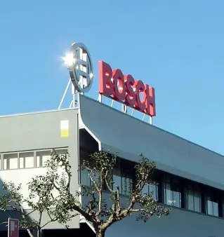  ??  ?? La grande fabbrica
Lo stabilimen­to Bosch si trova nella zona industrial­e di Bari Impianti chiusi fino al 3 aprile Nell’area non saranno in funzione anche altre realtà produttive legate al comparto meccatroni­co