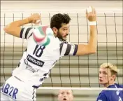  ?? (Photo Philippe Arnassan) ?? Francês et les Fréjusiens sont passés à côté de leur match... et des ballons.