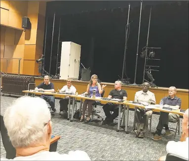  ?? Jeff Mill / Hearst Connecticu­t Media ?? Some 150plus residents crowded into the TBell Room at East Hampton High School to address concerns about toxic algae blooms in Lake Pocotopaug.