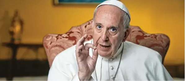  ?? Foto: Universal Pict. ?? Papst Franziskus stand insgesamt acht Stunden für Interviews zur Verfügung. Wim Wenders baute zusammen mit Archivmate­rial ein facettenre­iches Porträt des Pontifex.