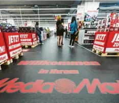  ?? Foto: dpa ?? Die Firmen Media Markt und Saturn haben Kunden lange Zeit über günstige Preise gelockt. In Zeiten des Online-Handels ist diese Strategie gescheiter­t.